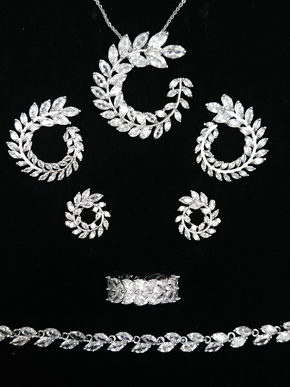 White Gold-Plated Leaf-Shaped Jewelry Set